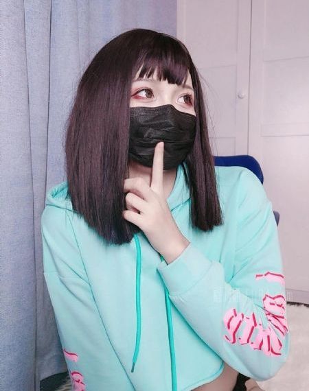亲嘴扒胸摸屁股激烈网站免费下载_蓝光免费电视剧