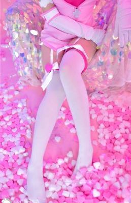 亚洲欧美日本中文子不卡_短视频完整无删减版
